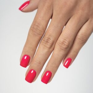 Idealny lakier do paznokci, który podkreśli urok czerwonej sukienki