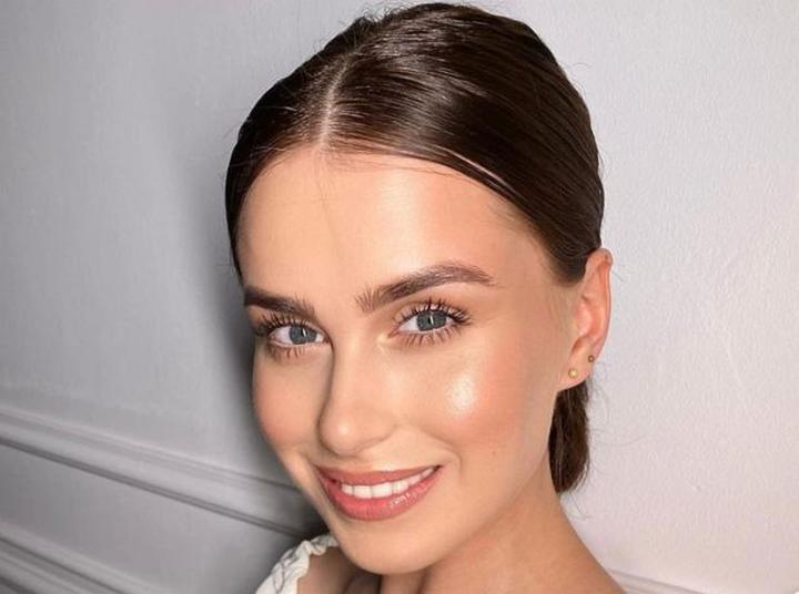 Naturalny blask skóry w makijażu