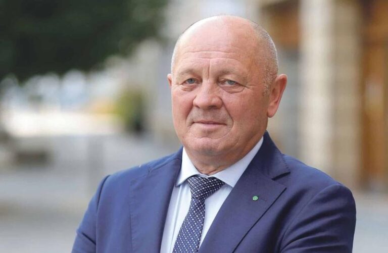 Marek Sawicki: Ciekawe fakty o jego życiu, rodzinie i karierze